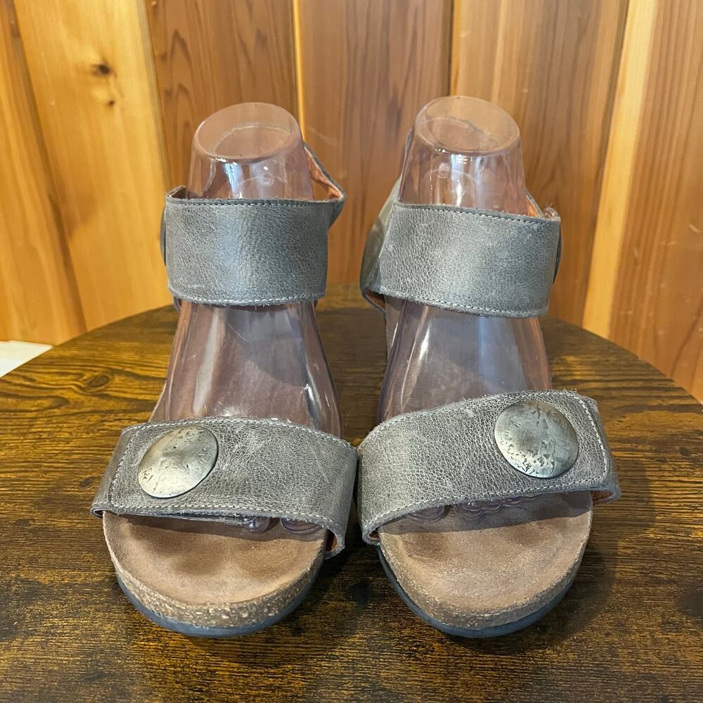 Taos Sandals Carousel Leather Wedge Gray Hook Loop Closure Size 41 (US 10-10.5) - Picture 6 of 6